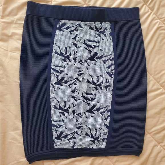 Rebecca Minkoff Dark Navy Okina Floral Panel Pencil Skirt Heavy Knit size small - Picture 3 of 8